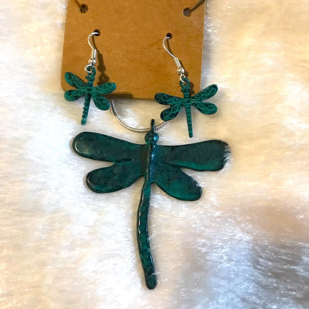 Necklace and Matching Earrings NWT